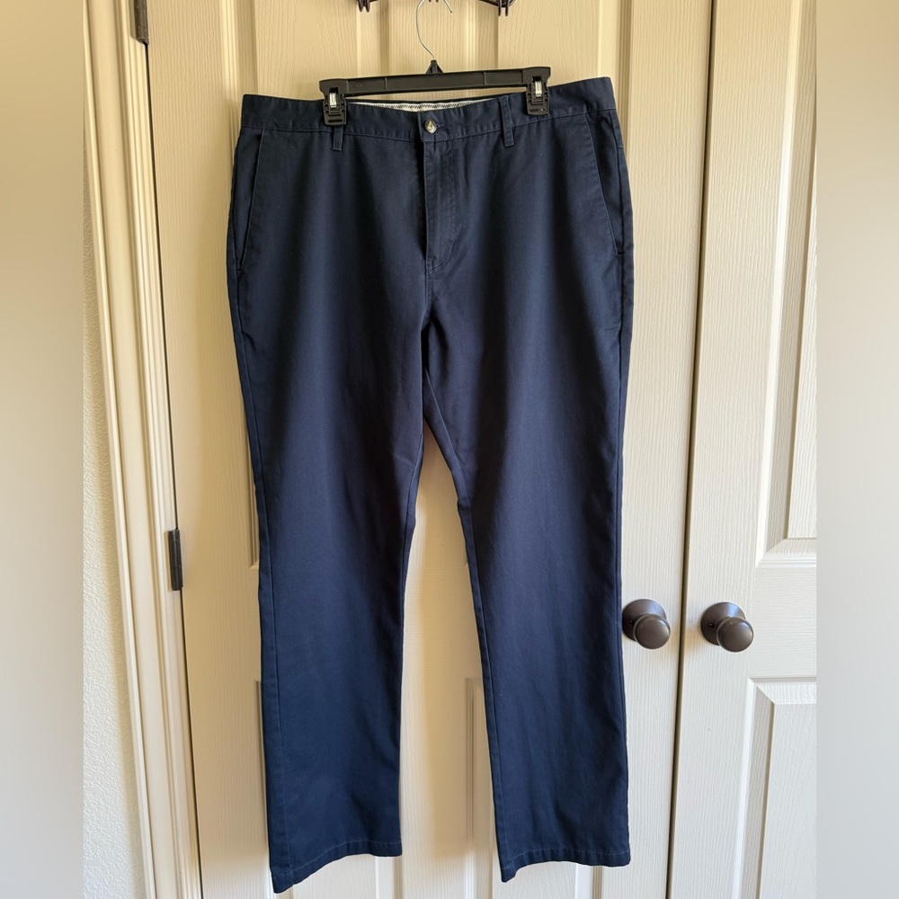 Volcom Men’s Navy Blue Flat Front Chino Trousers Size 38X 33